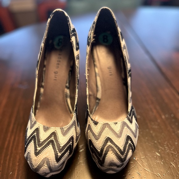 Size 8 pumps, Madden Girl, cover photo is the best photo to show actual colors - Picture 2 of 6